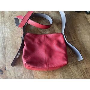 VENCE CAMUTO Red Genuine Leather Women’s Crossbody Shoulder Bag Great Condition